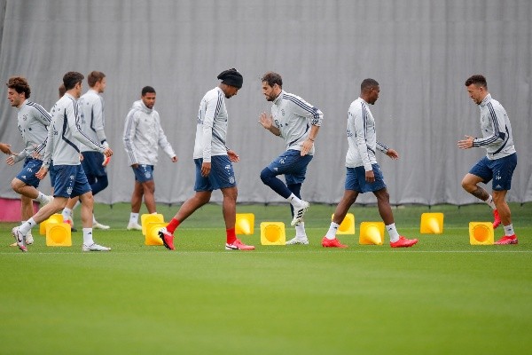 El elenco de Múnich continúa en sus entrenamientos, con ya más normalidad, con el objetivo de quedarse con todos los trofeos en Alemania. (Foto: Getty)