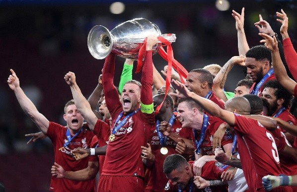 Jordan Henderson levanta la Champions 2018-2019 (Getty Images)
