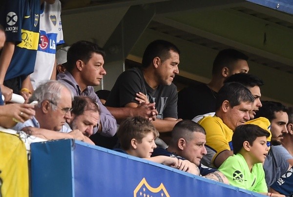 Juan Román Riquelme mirando un partido de Boca en La Bombonera - Getty