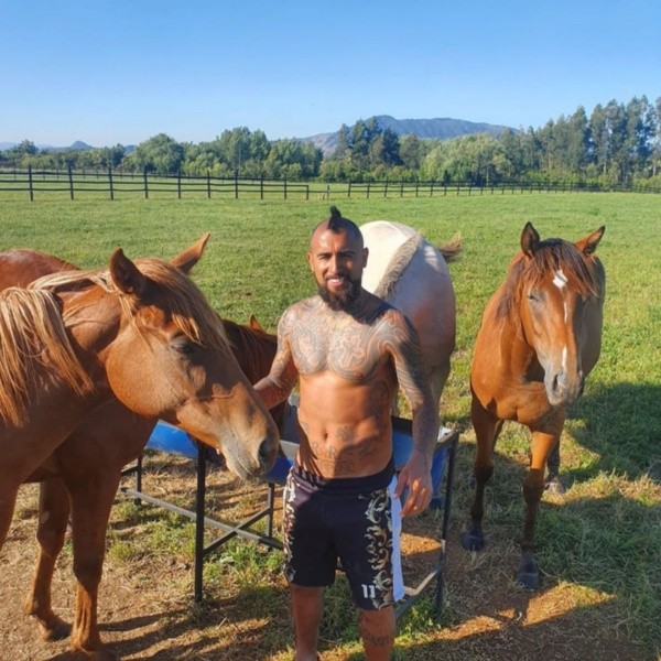Arturo Vidal y sus queridos caballos