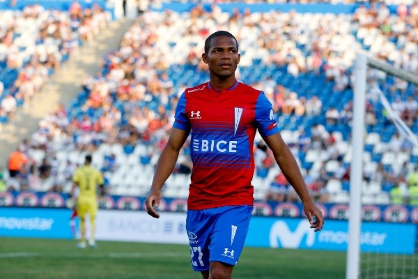 Debido a la contingencia que tiene a las competencias deportivas en pausa, se ha rumoreado que la norma que requiereque los jugadores sub 21 chilenos completen el70% de los minutos jugados, podría ser modificada para bajar su exigencia