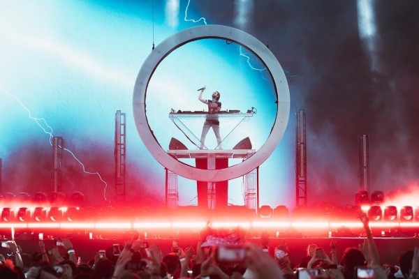 Zedd en medio de una de sus actuaciones en Coachella.