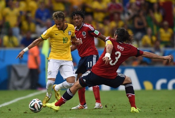Yepes enfrentando a Neymar en el Mundial de Brasil - Getty