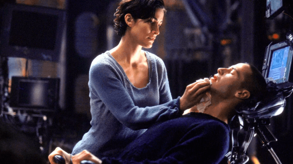 Carrie-Anne Moss y Keanu Reeves, como “Trinity” y “Neo”, en “The Matrix”.