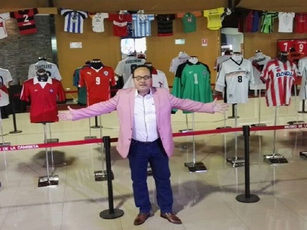 Flores es conocido por sus relatos y el Museo de la Camiseta.