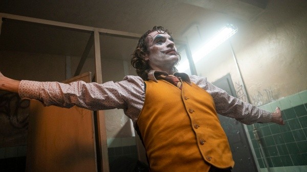 El inolvidable baile en el baño de Arthur Fleck (Joaquin Phoenix), en &quot;Joker&quot;.