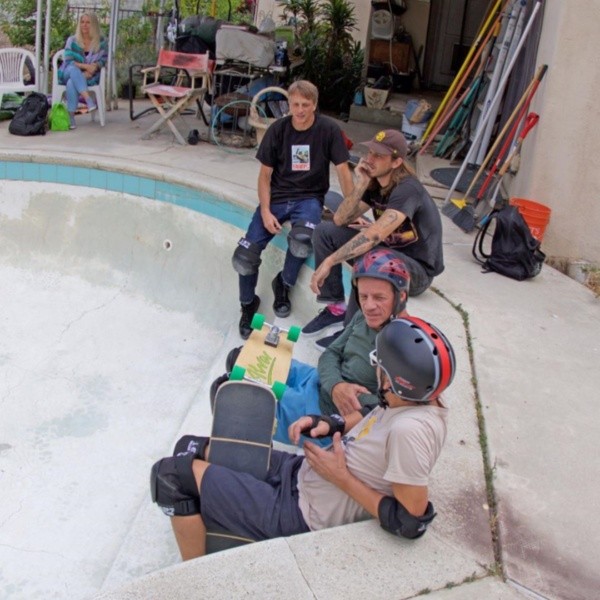 El legendario patinador narró el accidente que sufrió mientras entrenaba con su hijo y amigos en una piscina vacía, donde terminó con dos dedos dislocados
