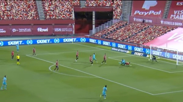 El gol de Arturo Vidal en Barcelona con un estadio lleno de manera computacional (La Liga)