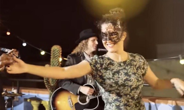 Sara, la reservada hija dellíder de Jarabe de Palo, Pau Donés.