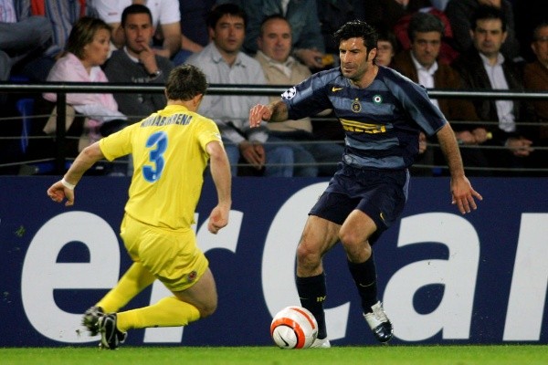 El Vasco Arruabarrena marcando a Figo en la Champions - Getty