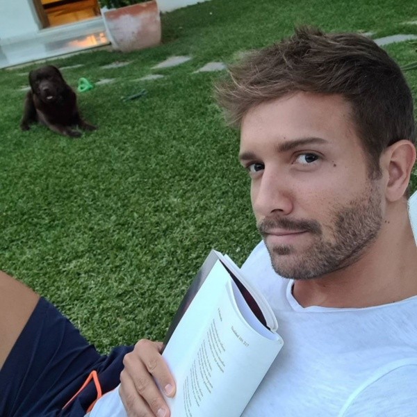 Pablo Alborán junto su amigo fiel.