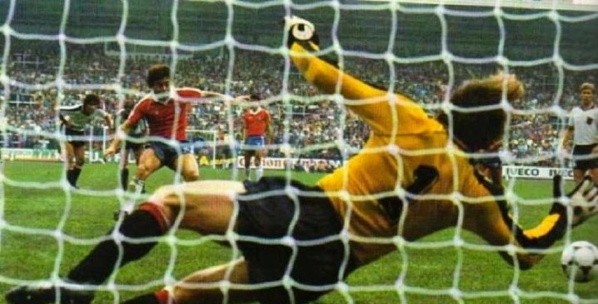 El penal de Caszely en el Mundial de España.