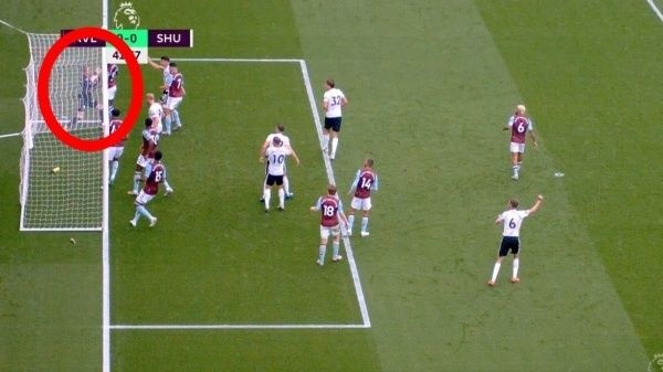 El balón ingresó completamente a la portería, pero la tecnología Ojo de Halcón simplemente no lo vio