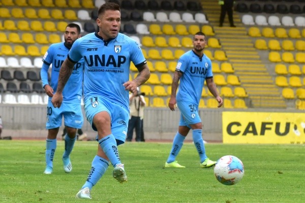 El delantero de Iquique sufrió el fallecimiento de su padre por culpa del covid-19. (FOTO: Agencia Uno)