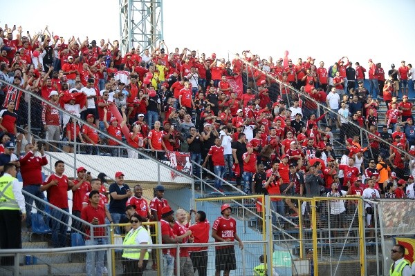 Fueron miles los hinchas colombianos que llegaron a Chile para el partido, tantos que incluso muchos se quedaron afuera del estadio