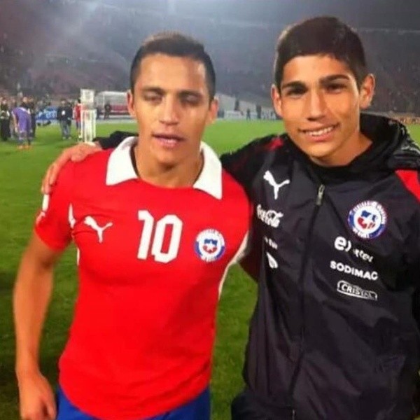 Alexis Sánchez y Gonzalo Reyes en las eliminatorias