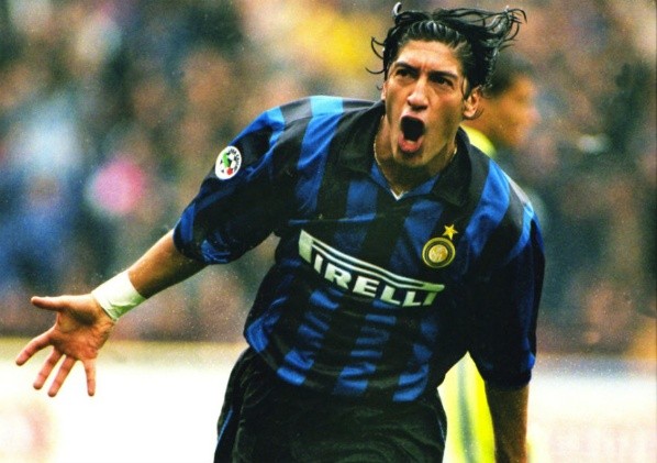 Zamorano disputa con otros 30 candidatos su opción de ingresar al Salón de la Fama del Inter de Milán.