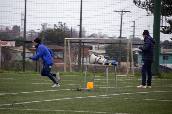 Universidad de Concepción regresó a los entrenamientos en cancha con pequeños grupos. Este sábado, se confirmó que nadie del plantel tiene coronavirus. Foto: U. de Conce