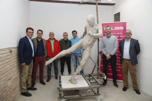 La estatua sin pantalones de Andrés Iniesta (Ayuntamiento de Albacete)
