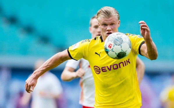 Erling Haaland anotó un doblete para darle el triunfo al Borussia Dortmund ante el Leipzig, el que les asegura el segundo puesto de la Bundesliga y el paso a la Champions del próximo año. Foto: Getty Images