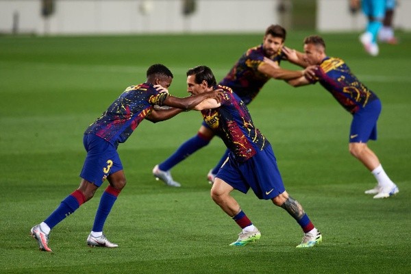 Ansu Fati junto a Lionel Messi en Barcelona - Getty