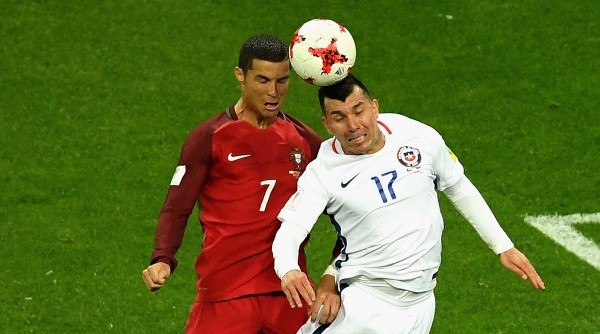 Gary Medel estuvo imparable contra Cristiano Ronaldo hace tres años con la selección chilena (Getty Images)
