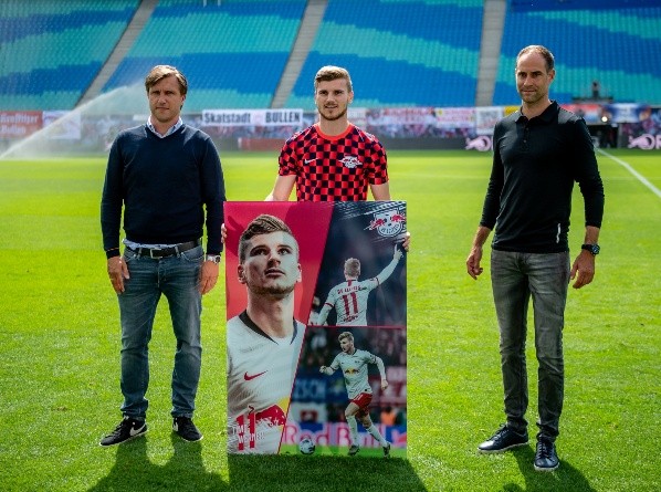 El artillero de 24 años firmó su contrato luego que el Chelsea hiciera uso de sucláusula de rescisión, que ascendía a los53 millones de euros.