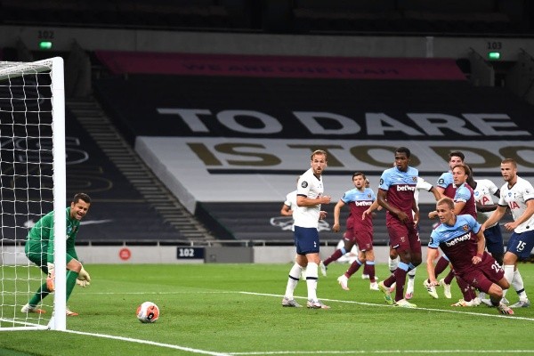 Tomas Soucek anotó el autogol que permitió el triunfo del Tottenham ante el West Ham United. Foto: Getty Images