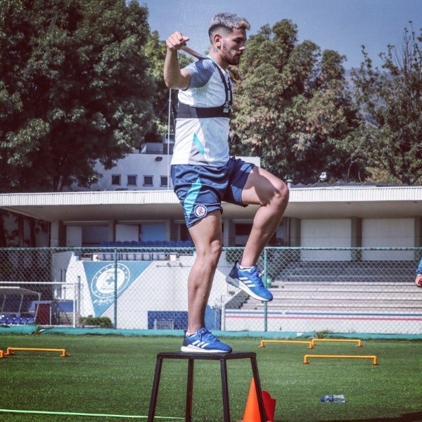 Lucas Passerini en los entrenamientos de Cruz Azul