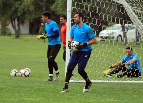 En sus días libres en nuestro país, Claudio Bravo incluso ha participado de entrenamientos con O’Higgins de Rancagua. Foto: Agencia Uno