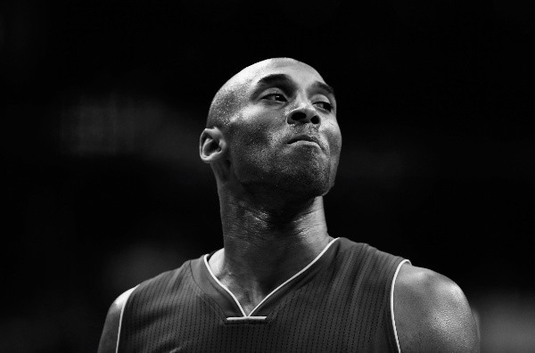 Impacto causó en el mundo la muerte de Kobe Bryant este año junto con su hija. Pero los fanáticos podrán volver a escucharlo con la serie documental que grabó en 2018. (Foto: Getty)