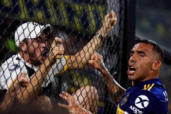 Tévez y la gente de Boca Juniors.