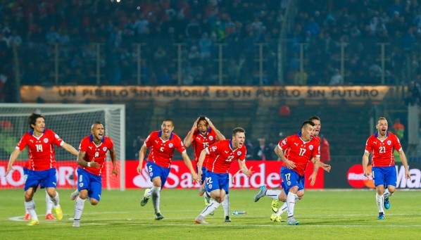 El festejo de Chile tras el gol de Alexis Sánchez ante Argentina es una de las imágenes más recordadas por los hinchas. Foto: Agencia Uno