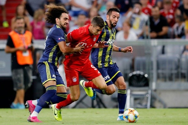 Mauricio Isla habría terminado relaciones con el Fenerbahce por el no pago de la totalidad de su sueldo. Foto: Getty Images