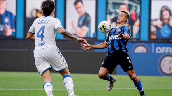 Alexis Sánchez fue la gran figura del Inter de Milán ante el Brescia. El tocopillano brilló derrochando talento y aportando con dos asistencia y un gol. Foto: Getty Images