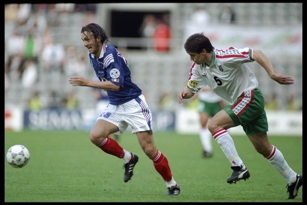 Dugarry con la camiseta francesa ante Bulgaria (Getty Images)