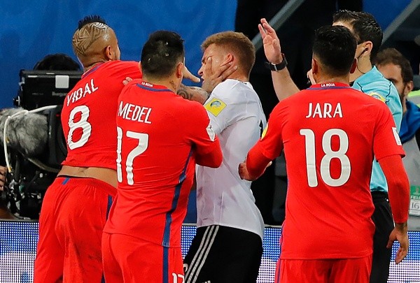 Medel fue uno de los que encaró a Kimmich por su salida de cadena con Arturo Vidal. Foto: Agencia Uno