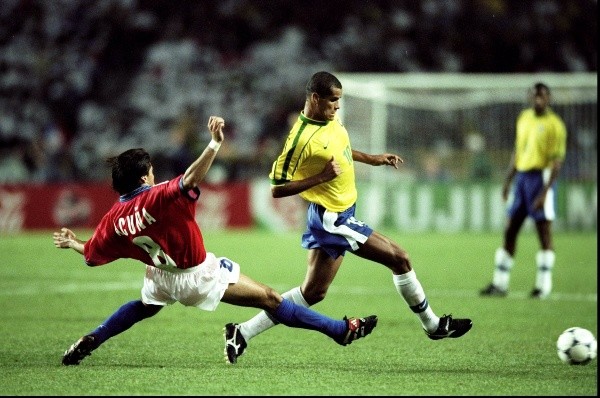 Clarence Acuña ante Brasil en el Mundial de Francia 1998 (Getty Images)