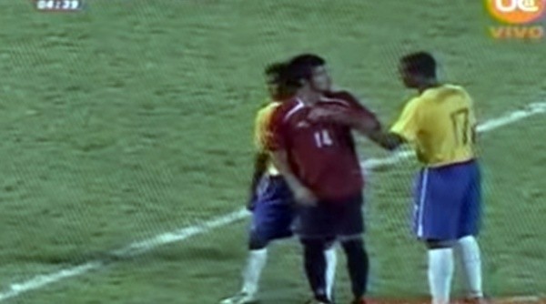 A Vidal lo molestan los brasileños justo antes del remate