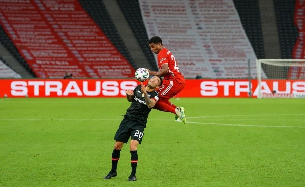 Charles Aránguiz poco pudo hacer ante Bayern Múnich - Getty