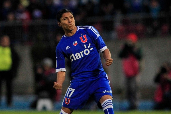 Ruidíaz jugó 24 partidos, marcó 8 goles y ganó un título en Universidad de Chile