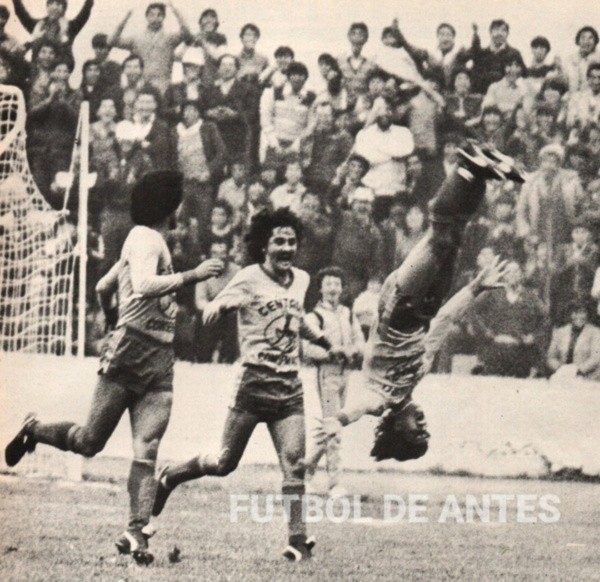 Pititore Cabrera y su tradicional festejo (Fútbol de Antes)