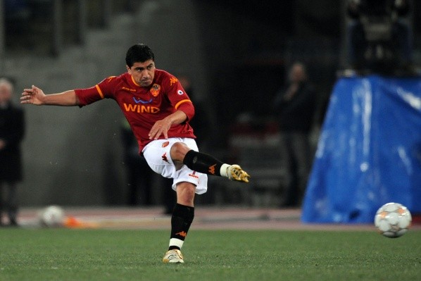 David Pizarro defendió la camiseta de la Roma durante las temporadas 2006 a 2011. (FOTO: Getty Images)