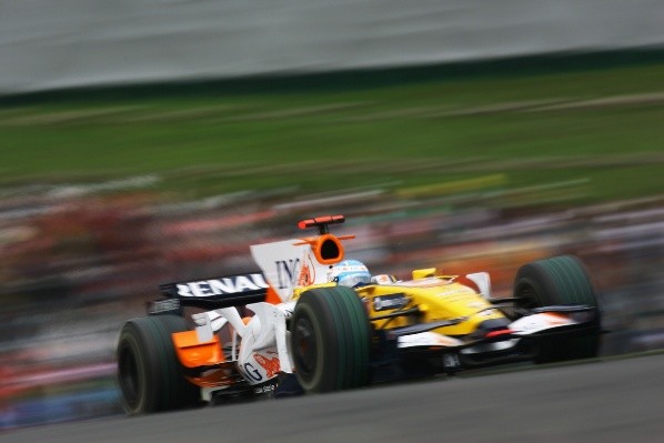 Fernando Alonso habría firmado un contrato de 3 años para pilotar por tercera vez junto a Renault en la Fórmula 1.