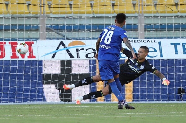 El chileno tuvo una jornada impresionante marcando dos tantos de penal y siendo la figura contra el Parma. (Foto: Getty)