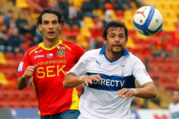 Mier jugó en la UC entre 2011 y 2013, para luego arribar a Santiago Wanderers entre 2014 y 2015.