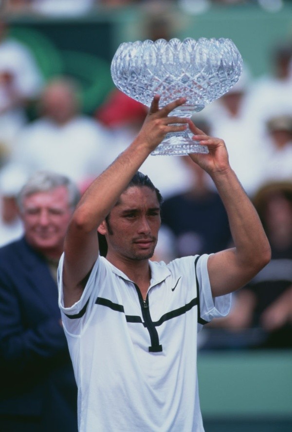 Tras vencer a Andre Agassi, Marcelo Ríos alcanzó el mejor momento de su carrera, transformándose en Número 1 del ATP. Foto: Getty Images