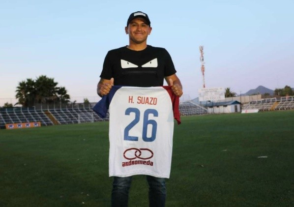 Chupete Suazo firmó en enero en Deportes Santa Cruz. Jugó 270 minutos antes de la suspensión por la emergencia sanitaria y ahora tien todo acordado con Deportes La Serena.