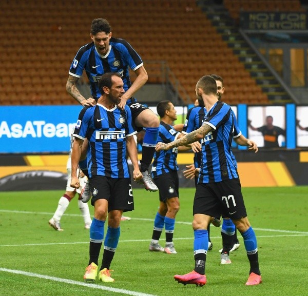 Los festejos de Inter y Alexis contra Torino.