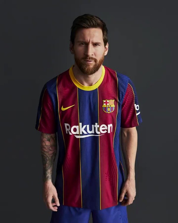 Lionel Messi con la nueva camiseta del Barcelona